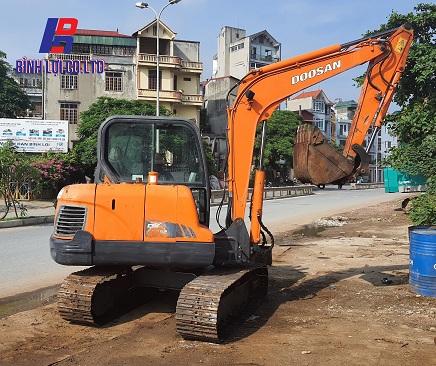 Bán máy đào bánh xích Doosan DX 55